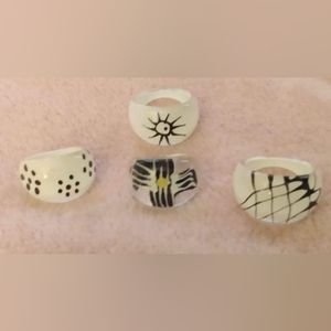Lot of 4 resin fashion rings